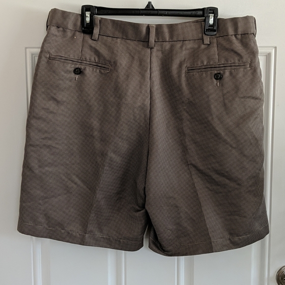 Round tree & Yorke Men's Shorts - Picture 4 of 5
